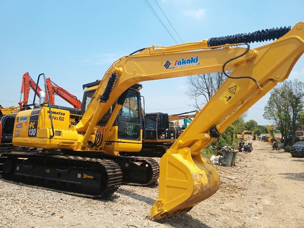 Komatsu PC 130 - Lánctalpas kotró: 3 kép. Komatsu PC 130 - Lánctalpas kotró: 3 kép.