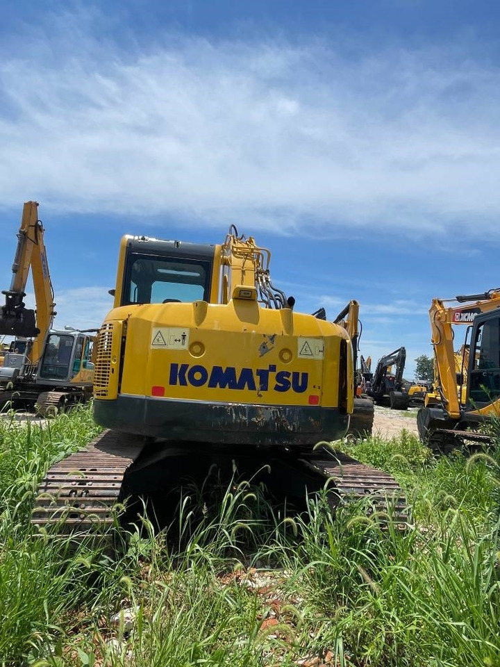 Komatsu PC 138 US - Lánctalpas kotró: 2 kép. Komatsu PC 138 US - Lánctalpas kotró: 2 kép.