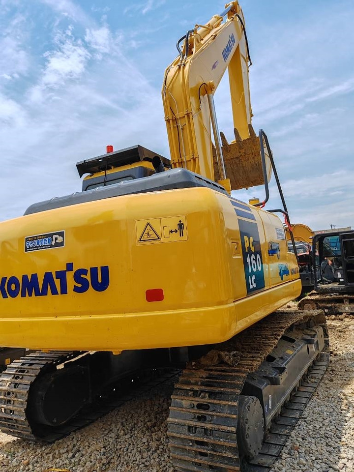 Komatsu PC 160 LC - Lánctalpas kotró: 2 kép. Komatsu PC 160 LC - Lánctalpas kotró: 2 kép.