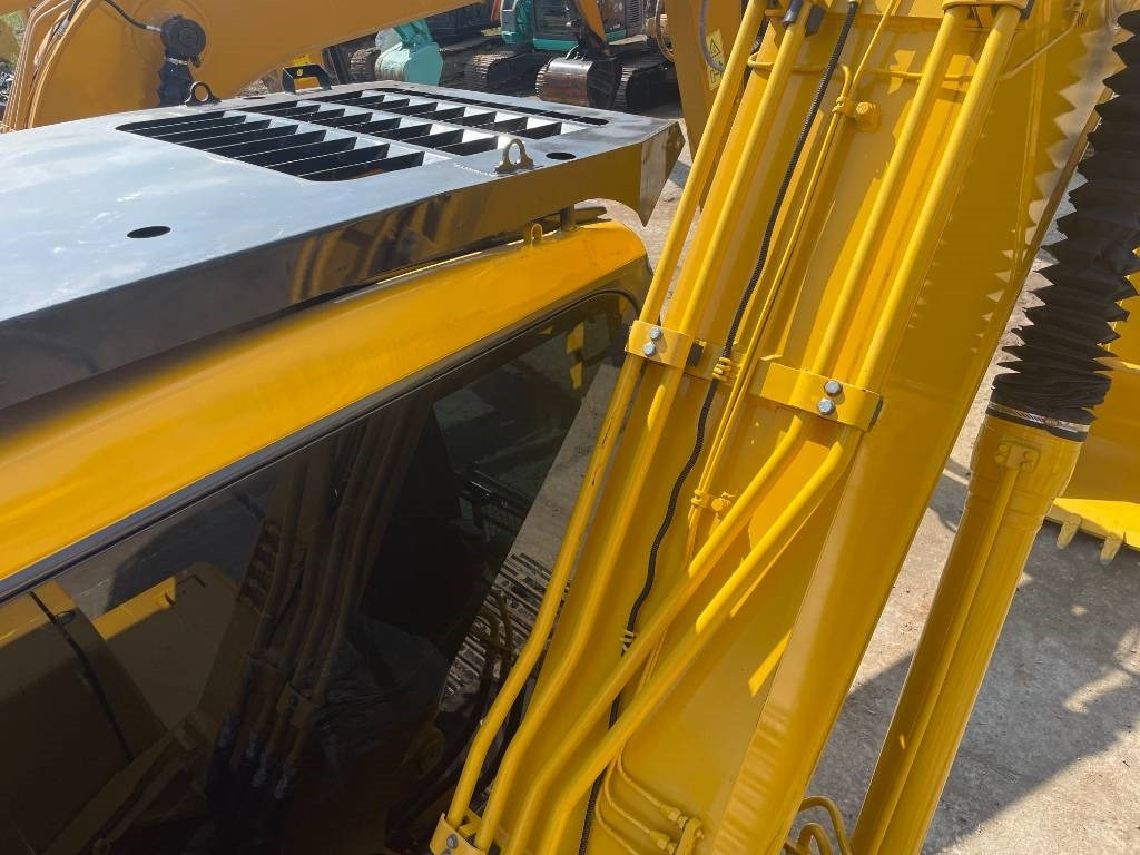 Komatsu PC 160 LC - Lánctalpas kotró: 5 kép. Komatsu PC 160 LC - Lánctalpas kotró: 5 kép.