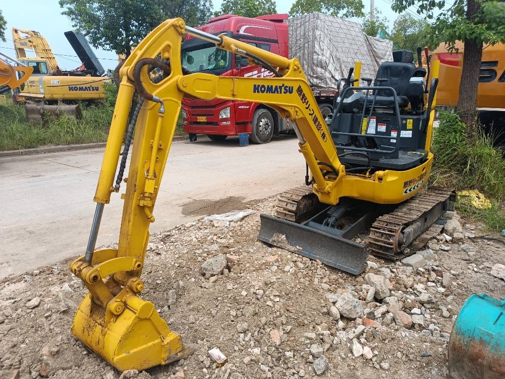 Komatsu PC 18 - Minikotró: 1 kép. Komatsu PC 18 - Minikotró: 1 kép.