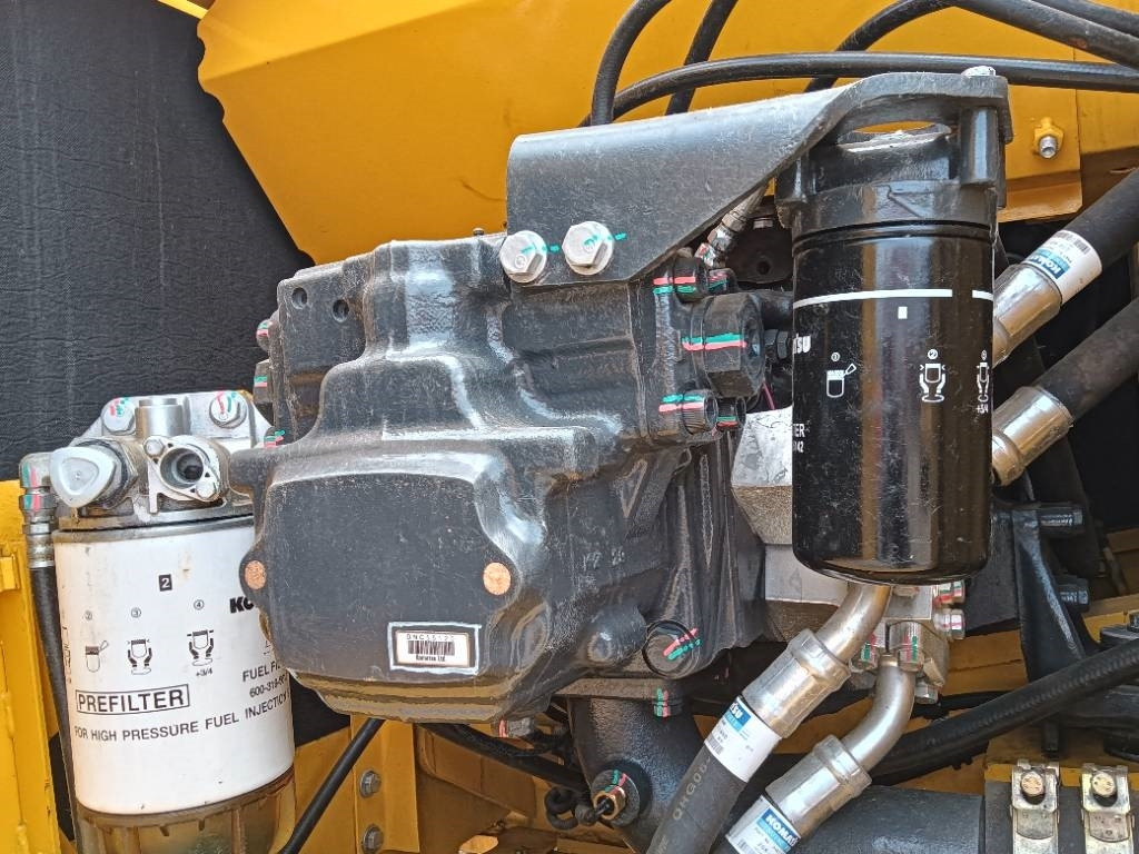 Komatsu PC 210 - Lánctalpas kotró: 3 kép. Komatsu PC 210 - Lánctalpas kotró: 3 kép.