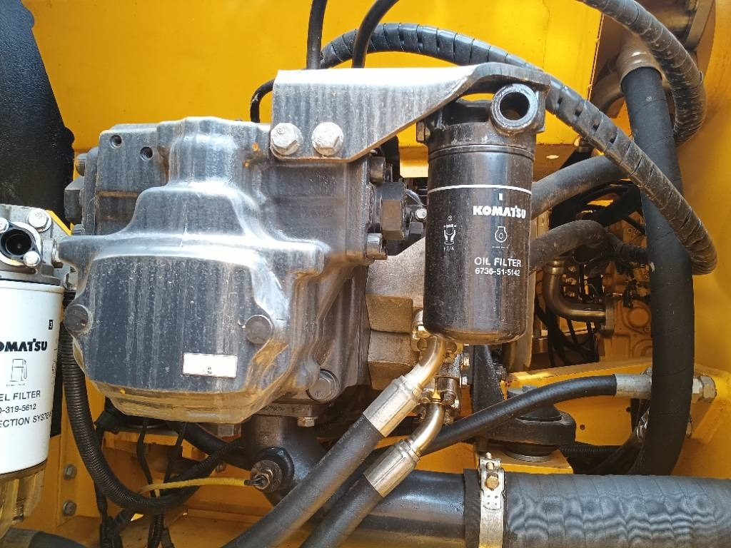 Új Lánctalpas kotró Komatsu PC 220-8: 7 kép. Új Lánctalpas kotró Komatsu PC 220-8: 7 kép.