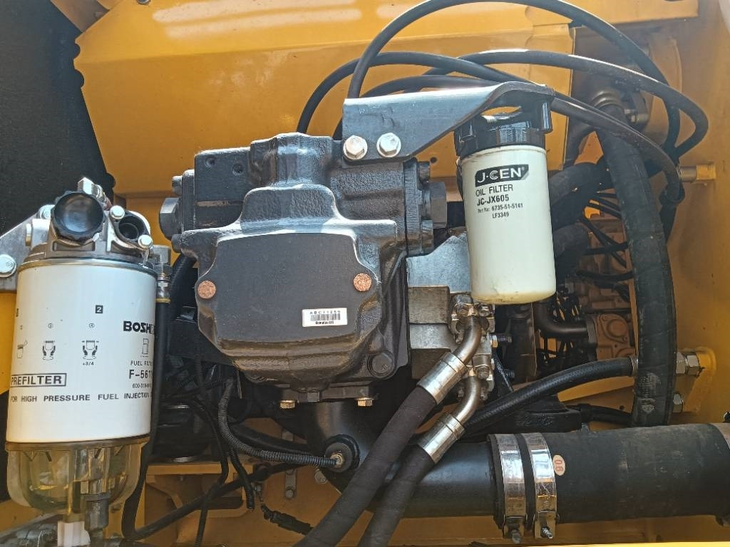 Új Lánctalpas kotró Komatsu PC 240: 9 kép. Új Lánctalpas kotró Komatsu PC 240: 9 kép.