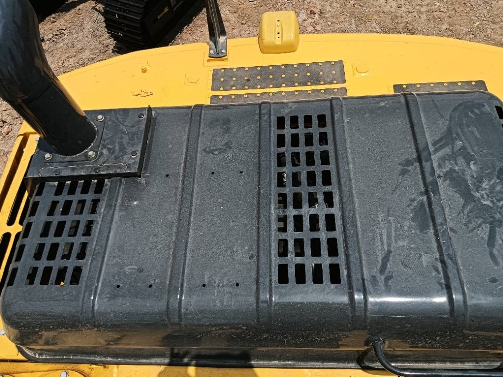 Új Lánctalpas kotró Komatsu PC 240: 11 kép. Új Lánctalpas kotró Komatsu PC 240: 11 kép.