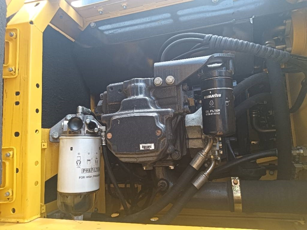 Komatsu PC 240 - Lánctalpas kotró: 2 kép. Komatsu PC 240 - Lánctalpas kotró: 2 kép.