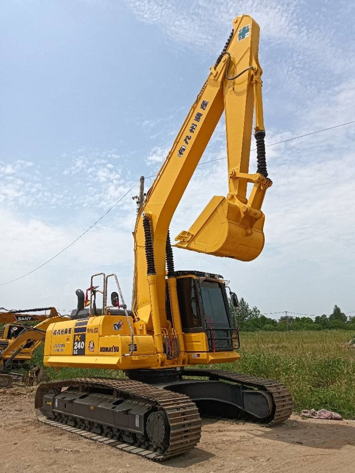 Komatsu PC 240 - Lánctalpas kotró: 5 kép. Komatsu PC 240 - Lánctalpas kotró: 5 kép.