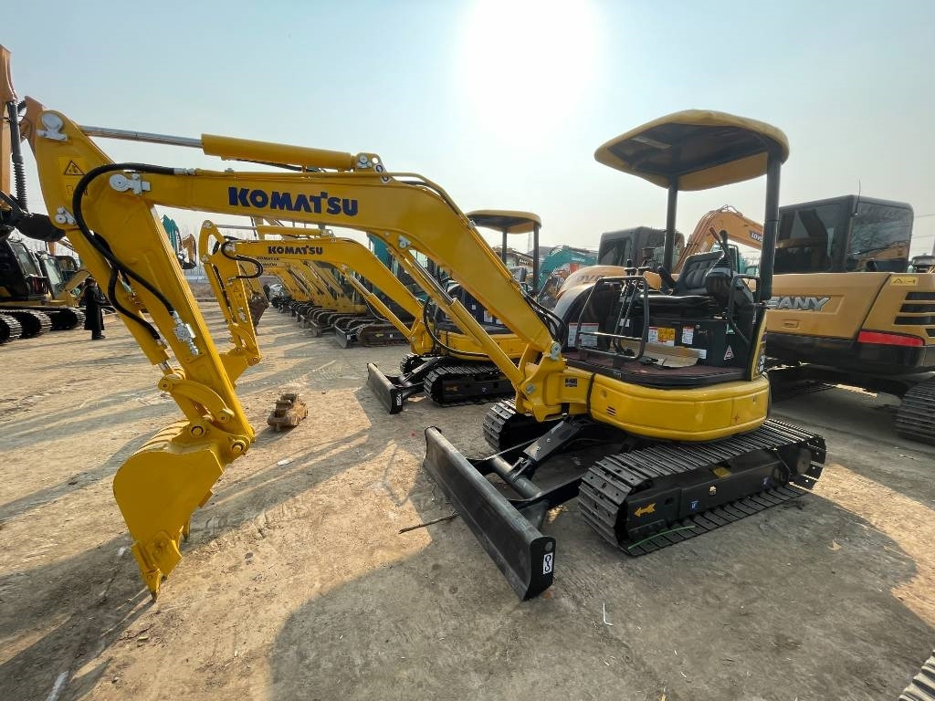 Komatsu PC 30 - Lánctalpas kotró: 3 kép. Komatsu PC 30 - Lánctalpas kotró: 3 kép.