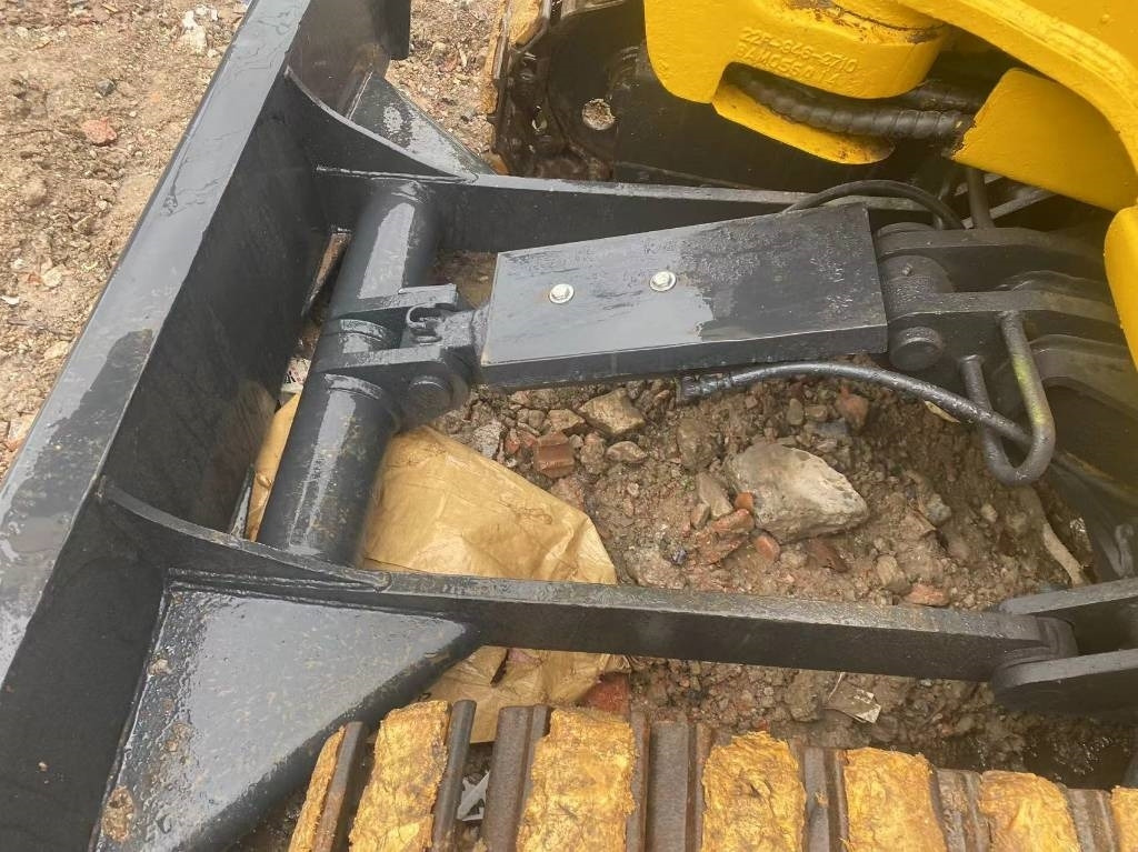 Komatsu PC 35 - Lánctalpas kotró: 5 kép. Komatsu PC 35 - Lánctalpas kotró: 5 kép.