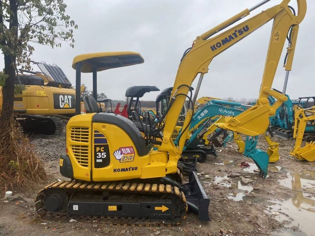 Komatsu PC 35 - Lánctalpas kotró: 1 kép. Komatsu PC 35 - Lánctalpas kotró: 1 kép.