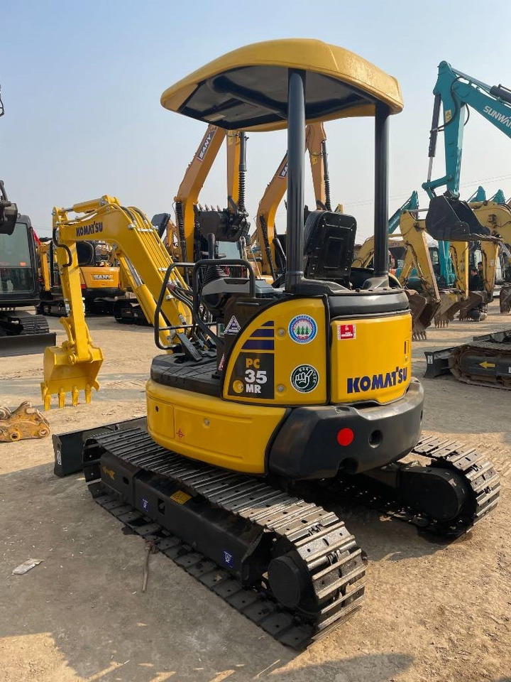 Komatsu PC 35 - Lánctalpas kotró: 3 kép. Komatsu PC 35 - Lánctalpas kotró: 3 kép.