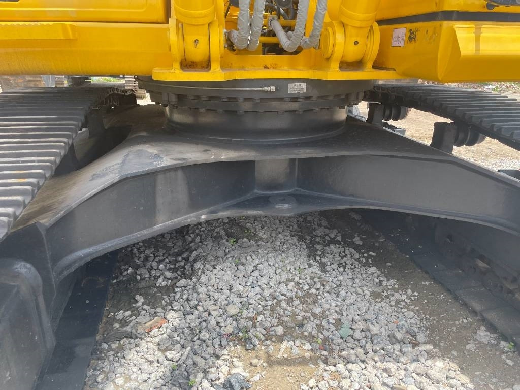 Komatsu PC 350 - Lánctalpas kotró: 5 kép. Komatsu PC 350 - Lánctalpas kotró: 5 kép.