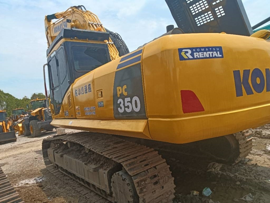 Komatsu PC 350 - Lánctalpas kotró: 3 kép. Komatsu PC 350 - Lánctalpas kotró: 3 kép.
