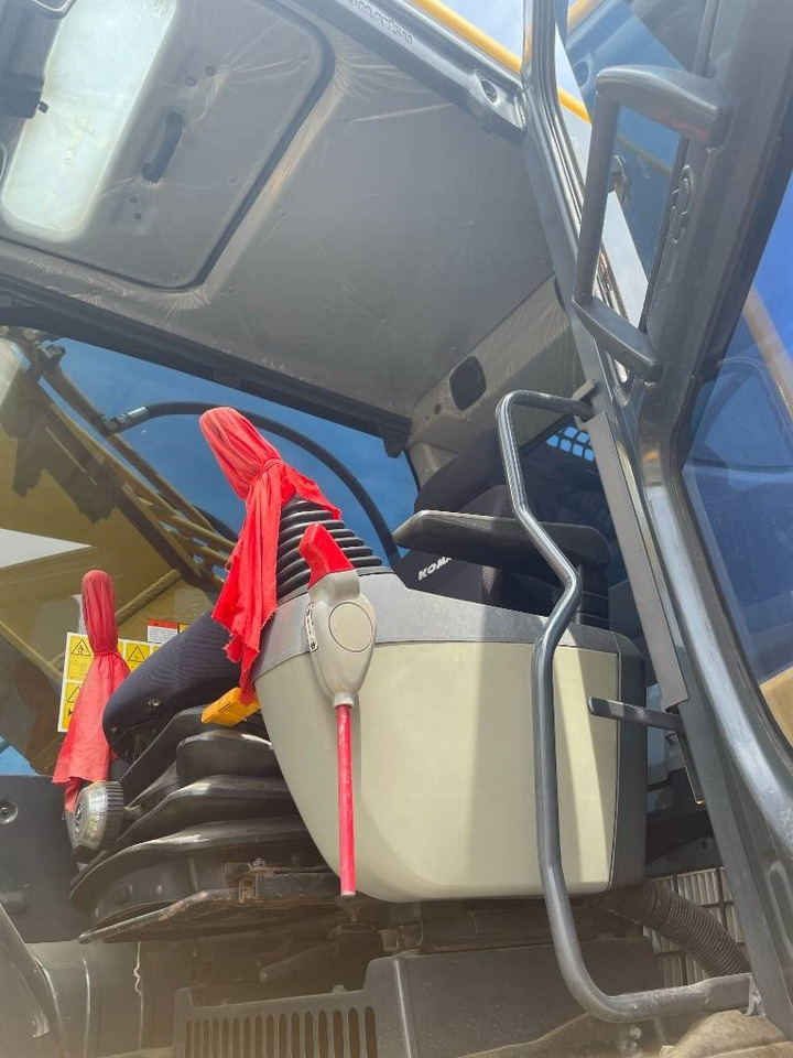 Komatsu PC 350 - Lánctalpas kotró: 2 kép. Komatsu PC 350 - Lánctalpas kotró: 2 kép.