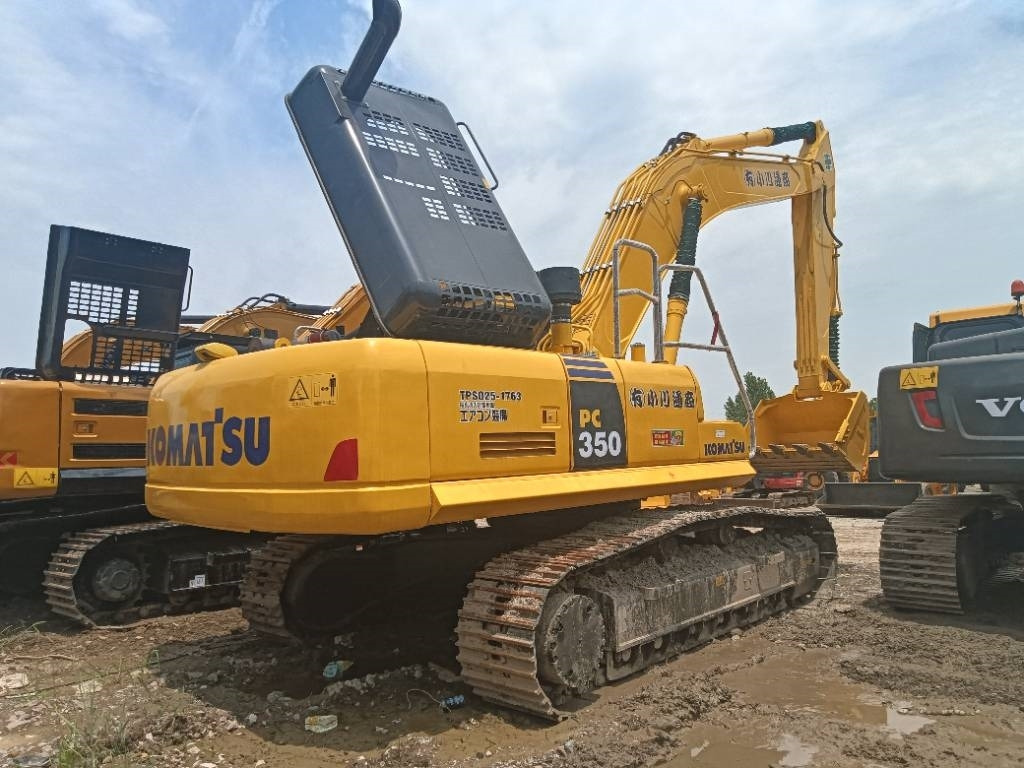 Komatsu PC 350 - Lánctalpas kotró: 2 kép. Komatsu PC 350 - Lánctalpas kotró: 2 kép.