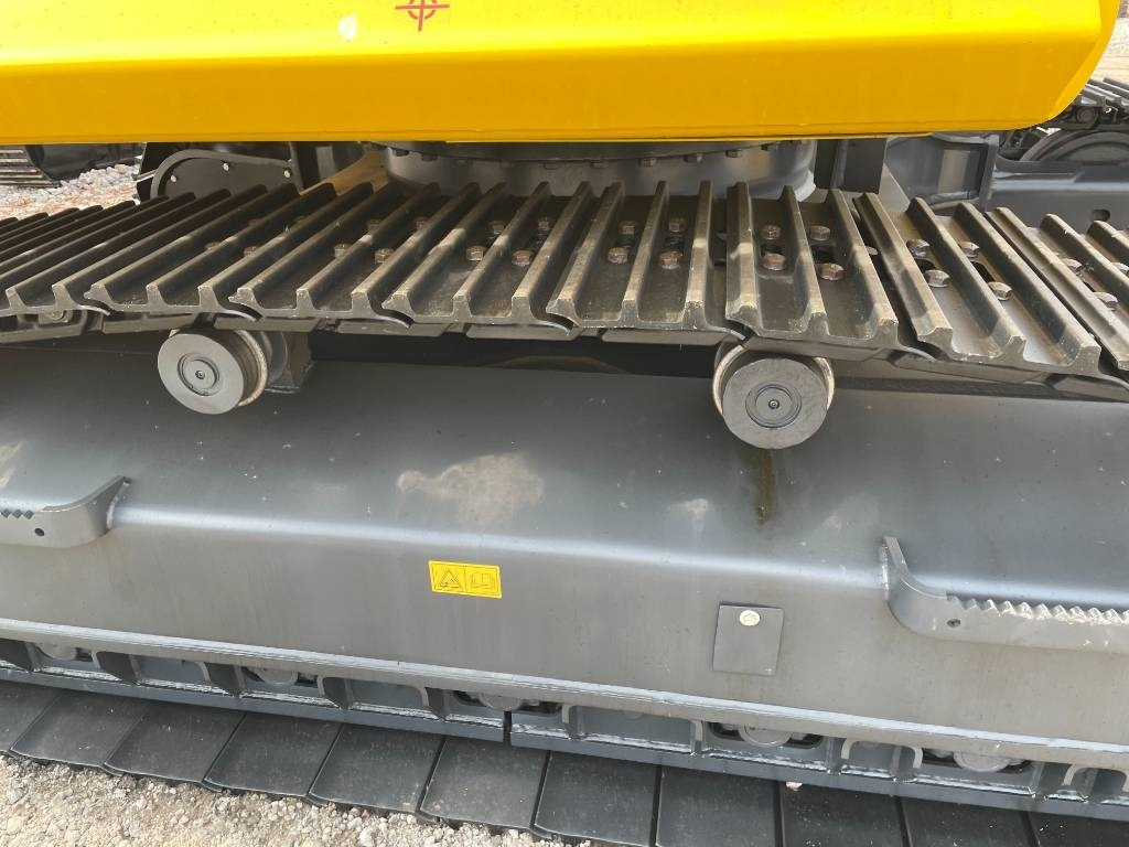 Komatsu PC 360 - Lánctalpas kotró: 2 kép. Komatsu PC 360 - Lánctalpas kotró: 2 kép.