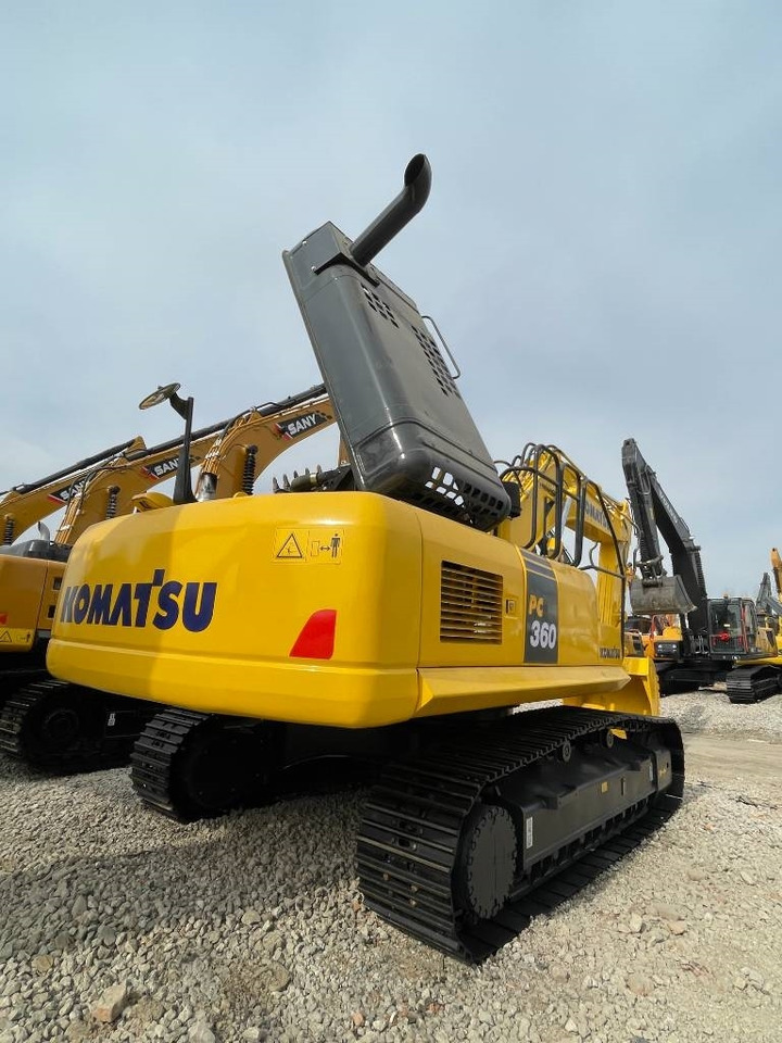Komatsu PC 360 - Lánctalpas kotró: 4 kép. Komatsu PC 360 - Lánctalpas kotró: 4 kép.