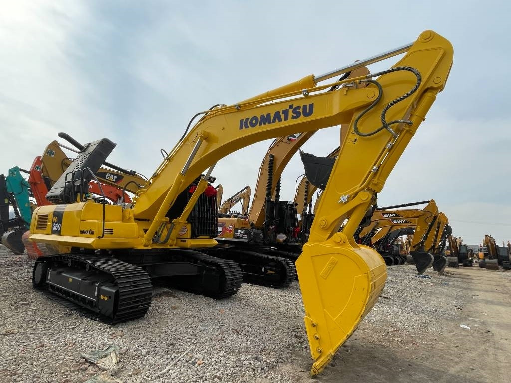 Komatsu PC 360 - Lánctalpas kotró: 5 kép. Komatsu PC 360 - Lánctalpas kotró: 5 kép.