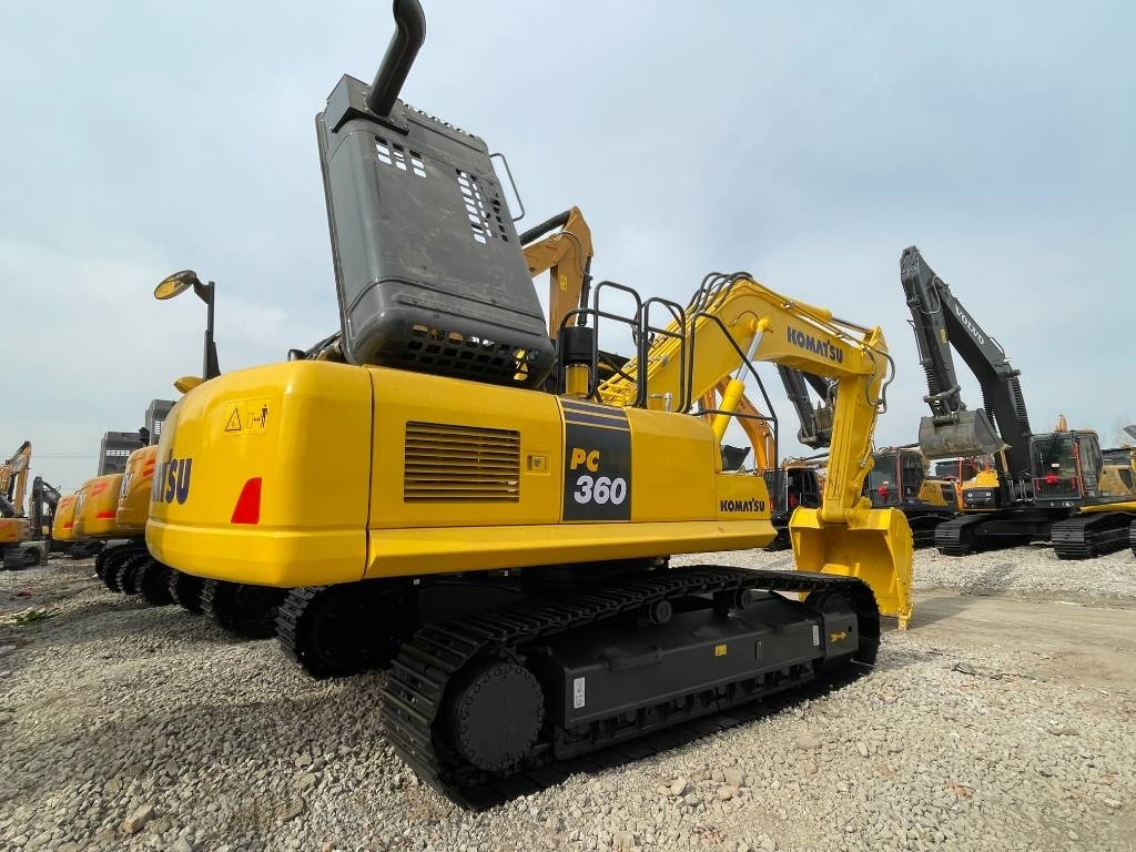Komatsu PC 360 - Lánctalpas kotró: 2 kép. Komatsu PC 360 - Lánctalpas kotró: 2 kép.