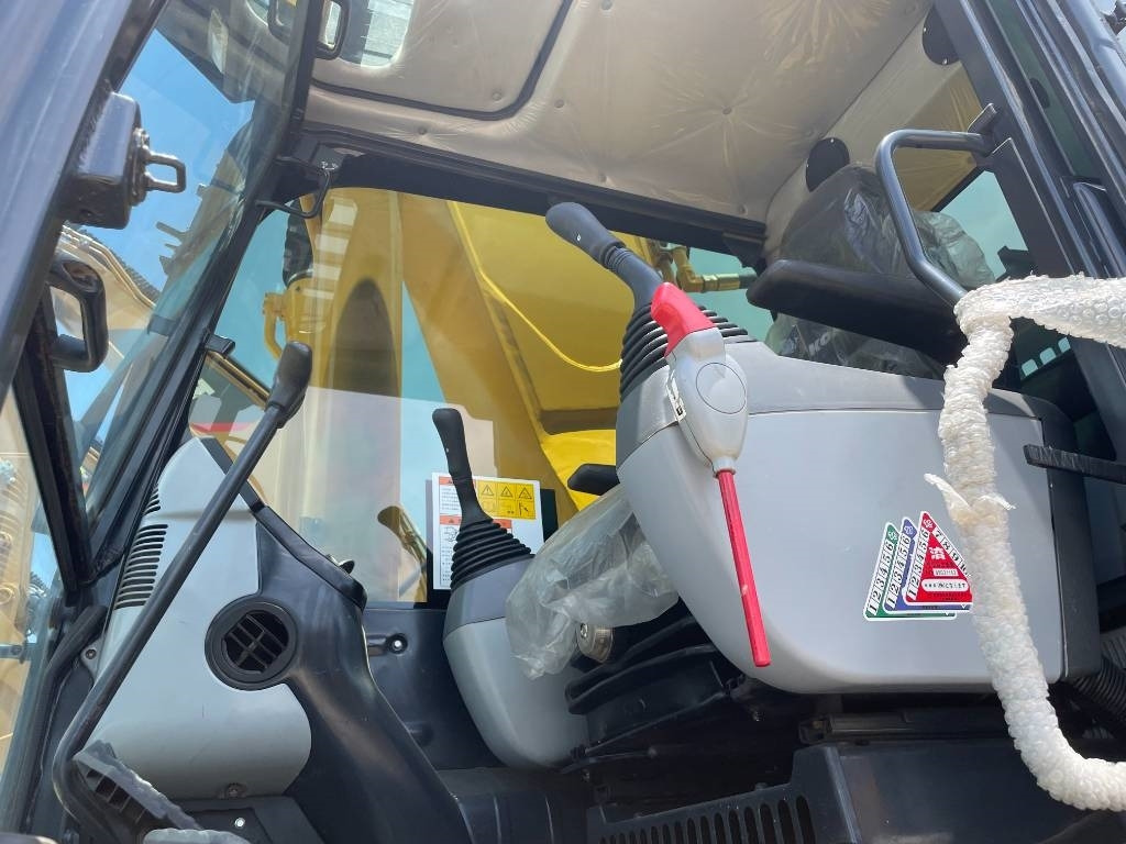 Komatsu PC 400 - Lánctalpas kotró: 4 kép. Komatsu PC 400 - Lánctalpas kotró: 4 kép.