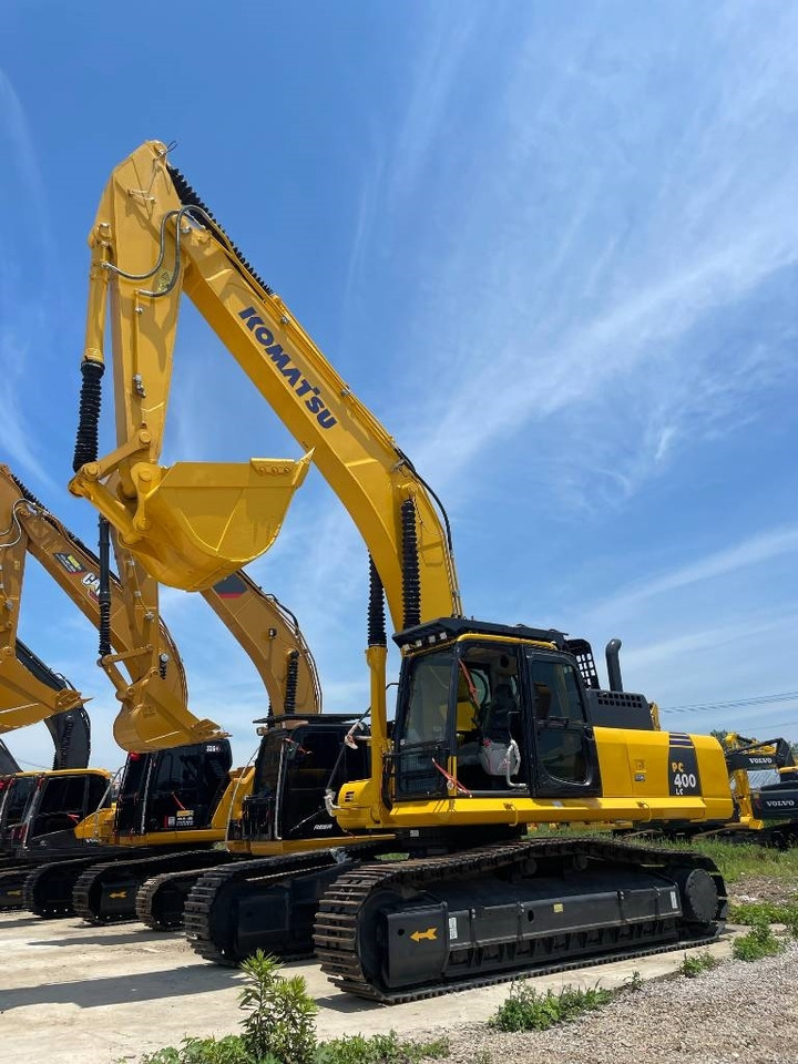 Komatsu PC 400 - Lánctalpas kotró: 2 kép. Komatsu PC 400 - Lánctalpas kotró: 2 kép.
