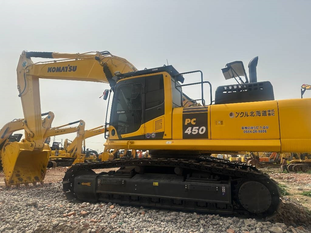 Komatsu PC 450 - Lánctalpas kotró: 3 kép. Komatsu PC 450 - Lánctalpas kotró: 3 kép.