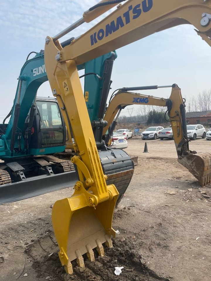 Minikotró Komatsu PC 55 MR: 6 kép. Minikotró Komatsu PC 55 MR: 6 kép.