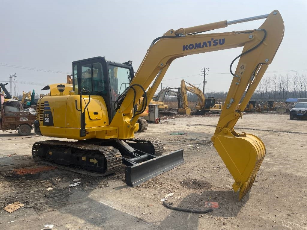 Komatsu PC 56 - Minikotró: 2 kép. Komatsu PC 56 - Minikotró: 2 kép.