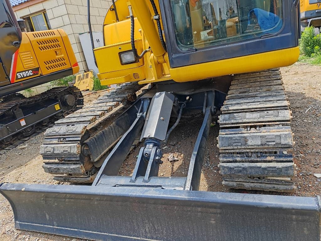 Komatsu PC 70 - Lánctalpas kotró: 5 kép. Komatsu PC 70 - Lánctalpas kotró: 5 kép.