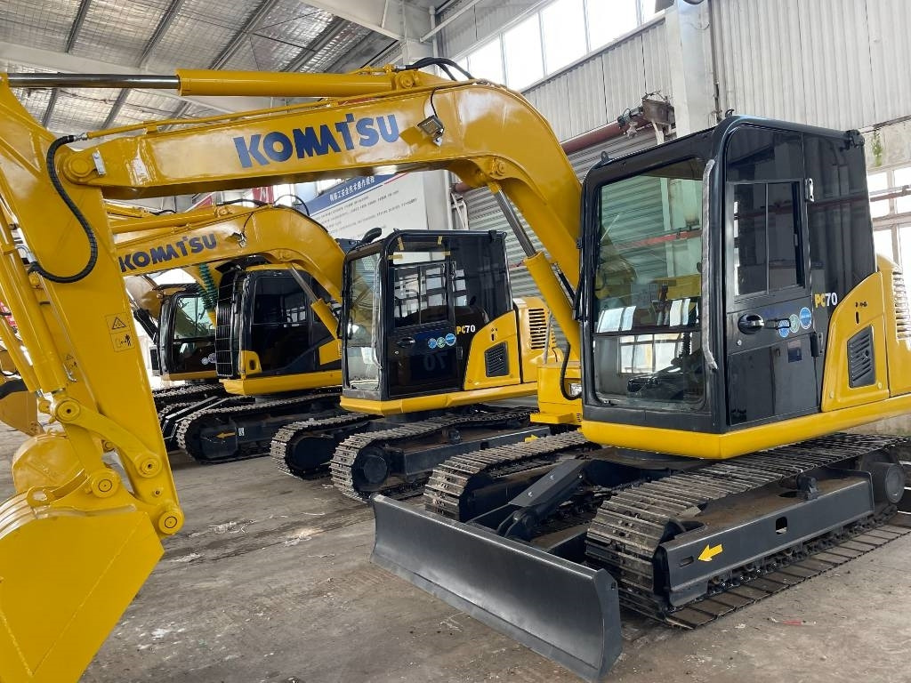 Komatsu PC 70 - Minikotró: 5 kép. Komatsu PC 70 - Minikotró: 5 kép.