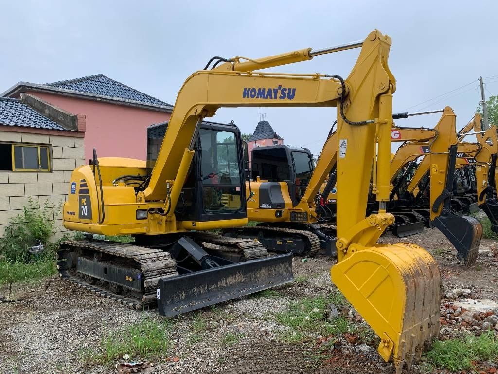 Komatsu PC 70 - Minikotró: 5 kép. Komatsu PC 70 - Minikotró: 5 kép.