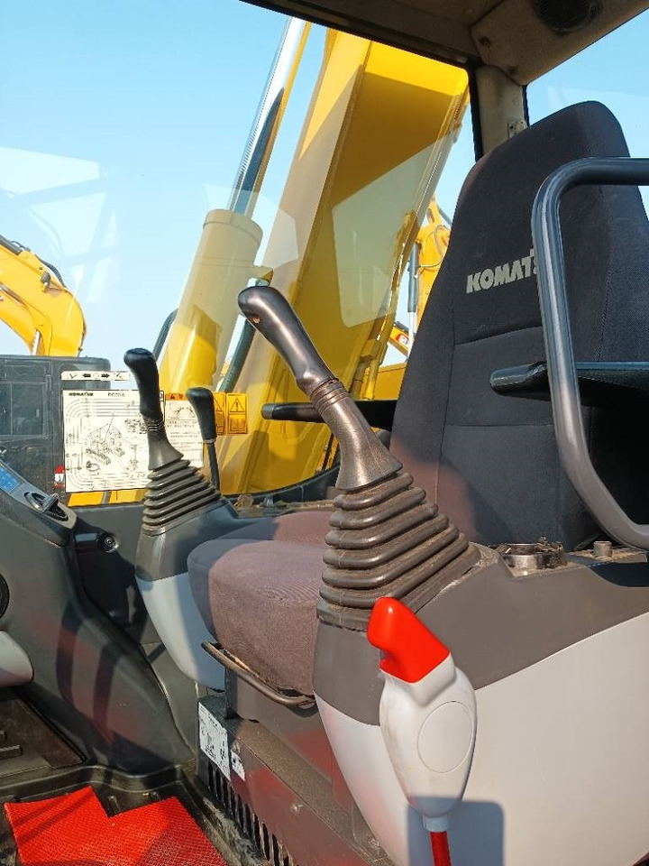 Komatsu PC 70 - Minikotró: 5 kép. Komatsu PC 70 - Minikotró: 5 kép.