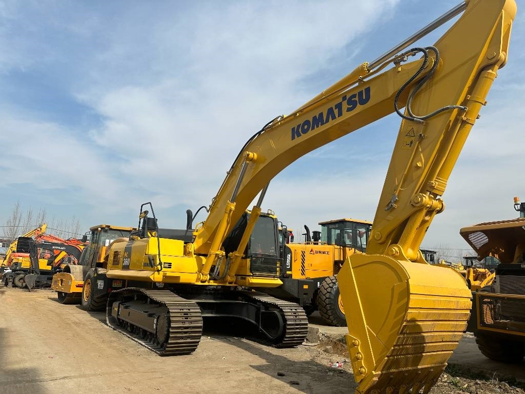 Komatsu pc360 - Lánctalpas kotró: 4 kép. Komatsu pc360 - Lánctalpas kotró: 4 kép.