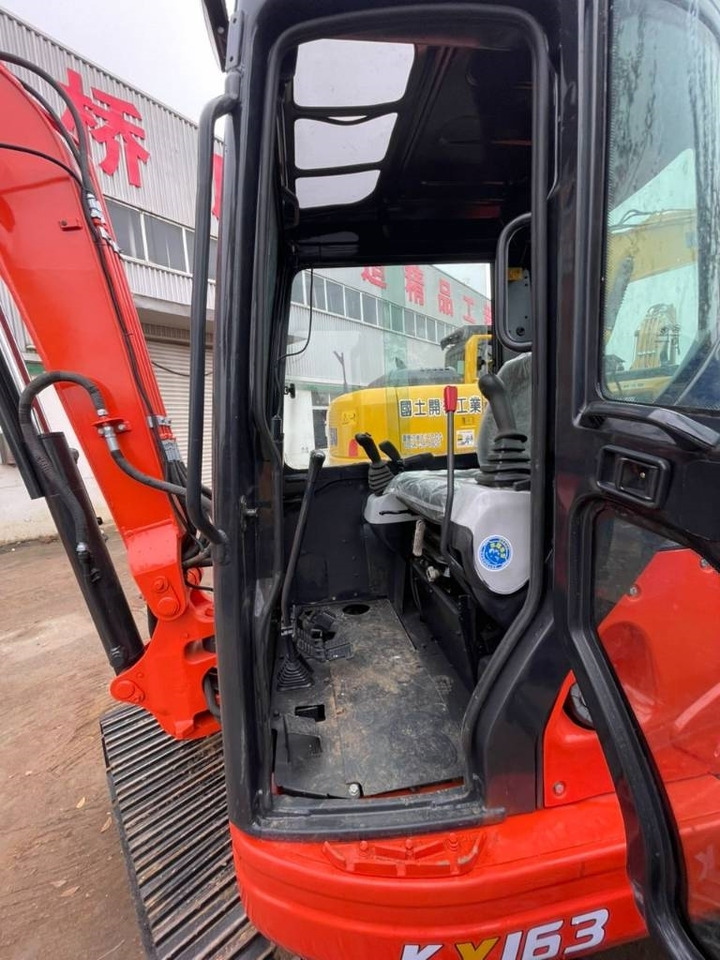 Kubota KX 163 - Lánctalpas kotró: 3 kép. Kubota KX 163 - Lánctalpas kotró: 3 kép.