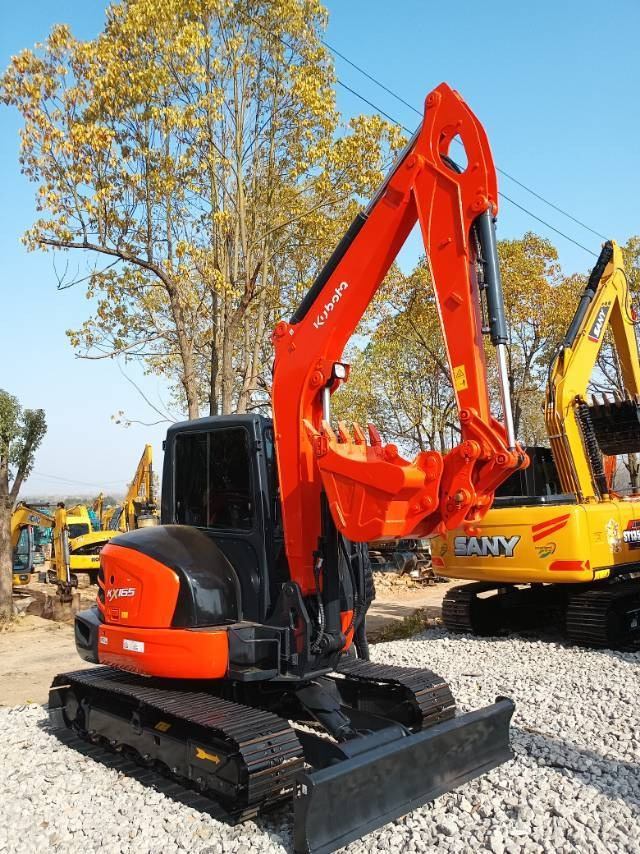 Kubota KX 165 - Minikotró: 1 kép. Kubota KX 165 - Minikotró: 1 kép.