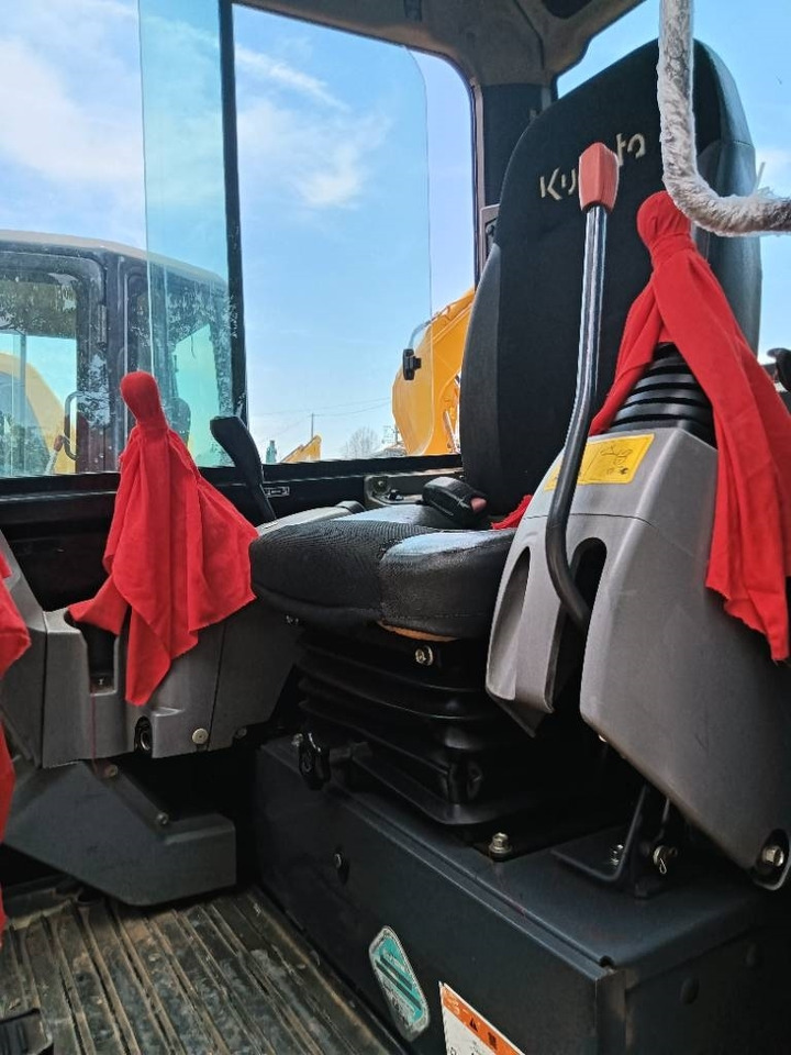 Kubota KX 165 - Minikotró: 4 kép. Kubota KX 165 - Minikotró: 4 kép.