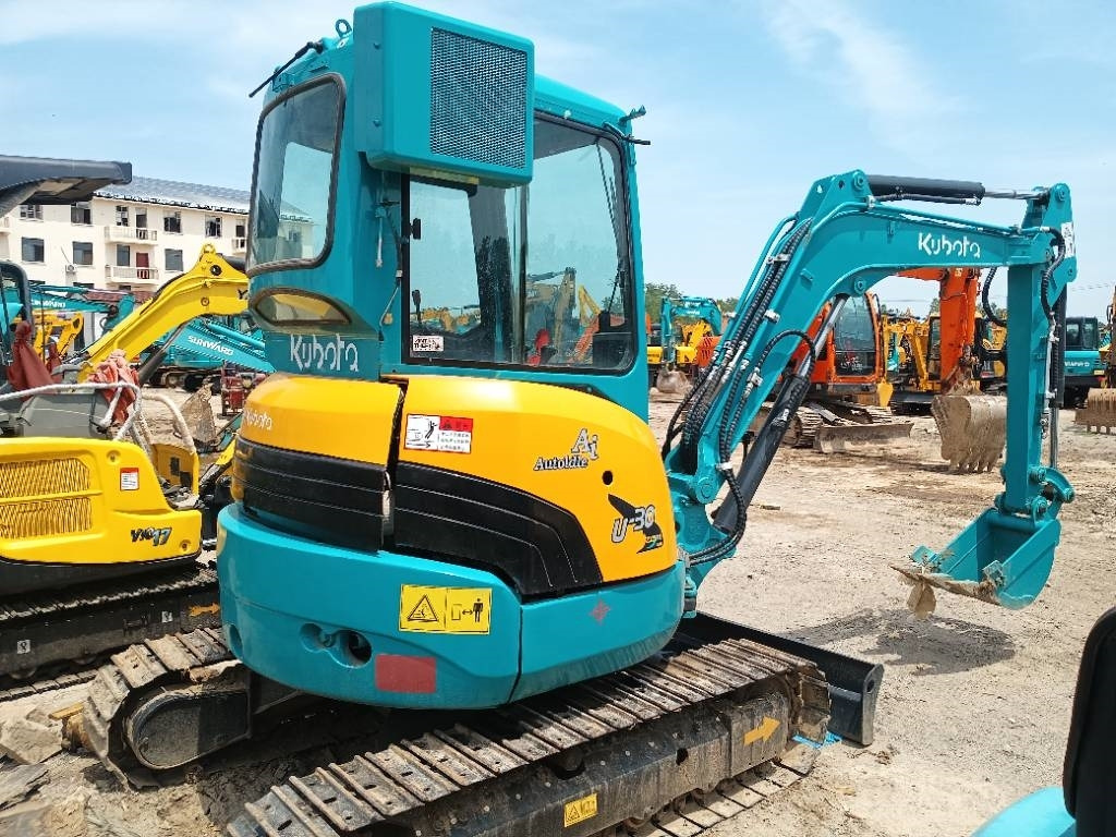 Kubota U 30 - Minikotró: 5 kép. Kubota U 30 - Minikotró: 5 kép.