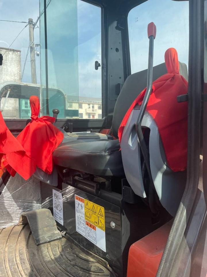 Kubota U 35 - Minikotró: 4 kép. Kubota U 35 - Minikotró: 4 kép.