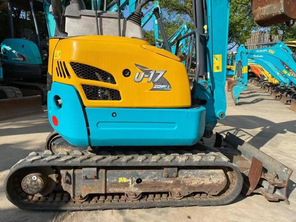 Kubota u-17 - Lánctalpas kotró: 2 kép. Kubota u-17 - Lánctalpas kotró: 2 kép.