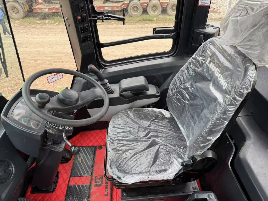 Liugong CLG 856 H - Gumikerekes homlokrakodó: 3 kép. Liugong CLG 856 H - Gumikerekes homlokrakodó: 3 kép.