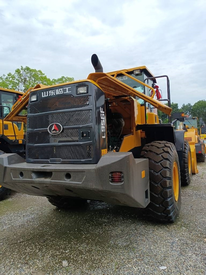 SDLG L 956 F - Gumikerekes homlokrakodó: 4 kép. SDLG L 956 F - Gumikerekes homlokrakodó: 4 kép.