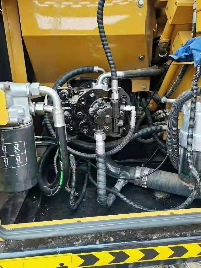 Sany 135C - Lánctalpas kotró: 4 kép. Sany 135C - Lánctalpas kotró: 4 kép.