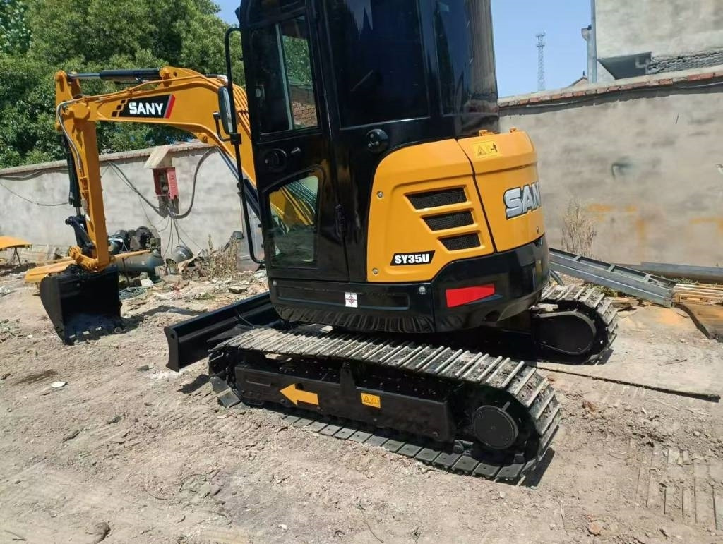 Sany 35u - Lánctalpas kotró: 2 kép. Sany 35u - Lánctalpas kotró: 2 kép.