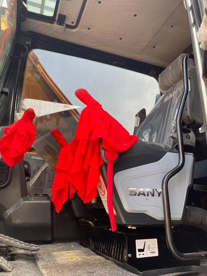 Sany SY 265 C - Lánctalpas kotró: 4 kép. Sany SY 265 C - Lánctalpas kotró: 4 kép.