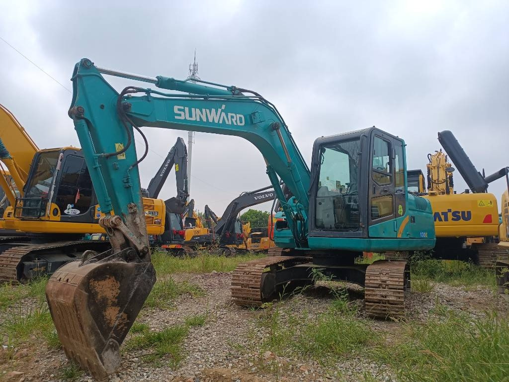Sunward SWE 130 E  - Lánctalpas kotró: 1 kép. Sunward SWE 130 E  - Lánctalpas kotró: 1 kép.