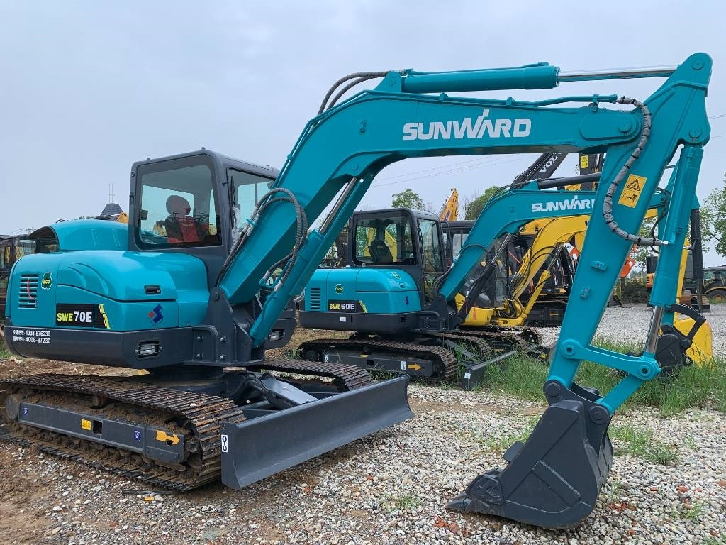 Sunward SWE 70  - Lánctalpas kotró: 3 kép. Sunward SWE 70  - Lánctalpas kotró: 3 kép.