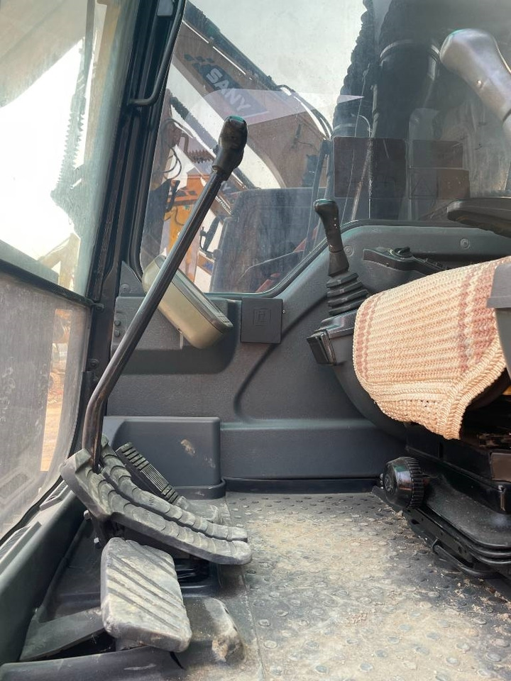 Volvo EC 140 - Lánctalpas kotró: 4 kép. Volvo EC 140 - Lánctalpas kotró: 4 kép.