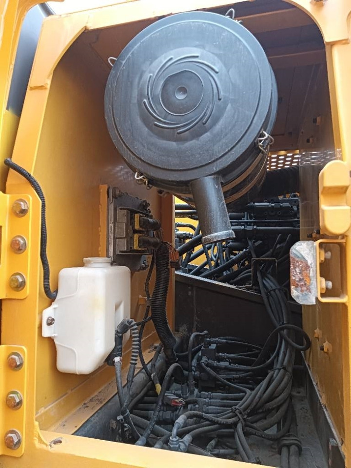 Volvo EC 210 B LC - Lánctalpas kotró: 5 kép. Volvo EC 210 B LC - Lánctalpas kotró: 5 kép.
