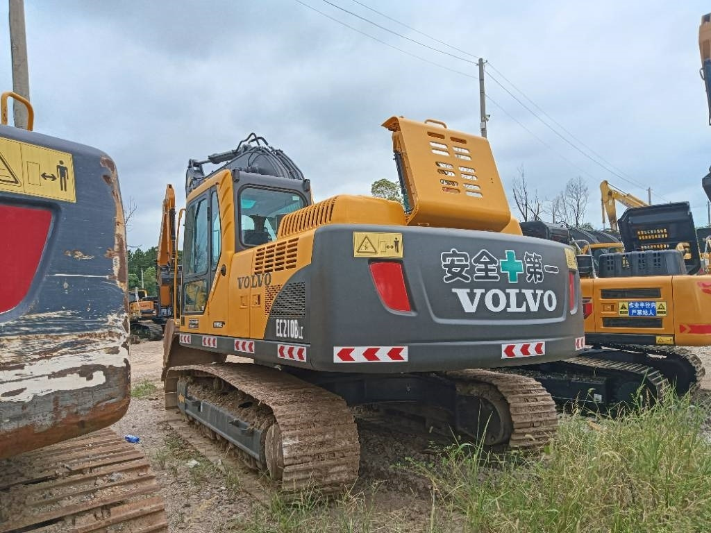 Volvo EC 210 B LC - Lánctalpas kotró: 3 kép. Volvo EC 210 B LC - Lánctalpas kotró: 3 kép.