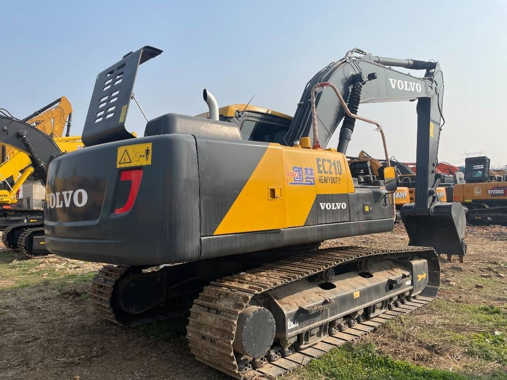 Volvo EC 210 - Lánctalpas kotró: 1 kép. Volvo EC 210 - Lánctalpas kotró: 1 kép.